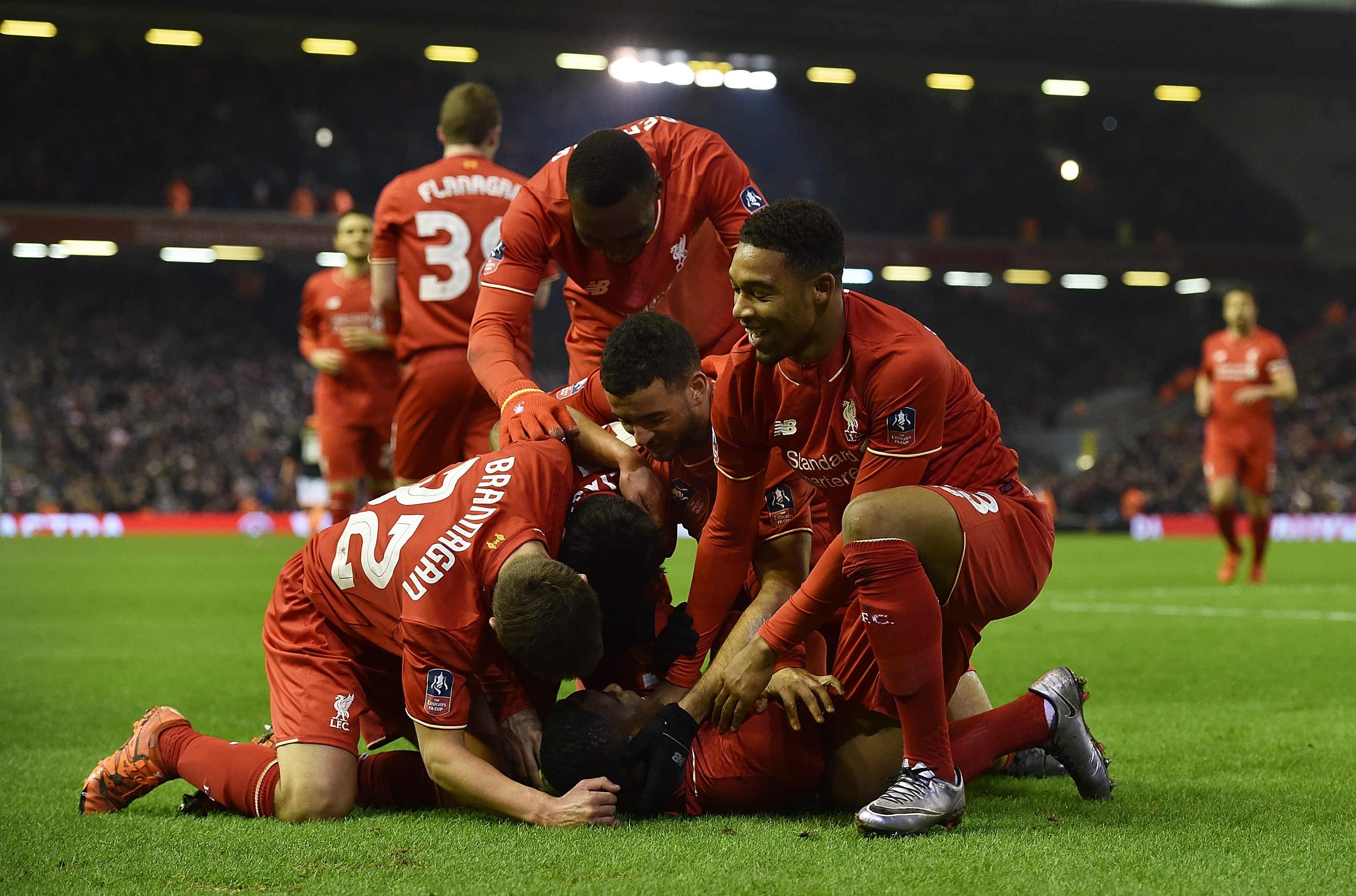 莱万西甲生涯进74球，同期单一联赛进球数仅次于哈兰德和凯恩（莱万西甲累计74球，同期单联赛进球数仅逊哈兰德与凯恩）