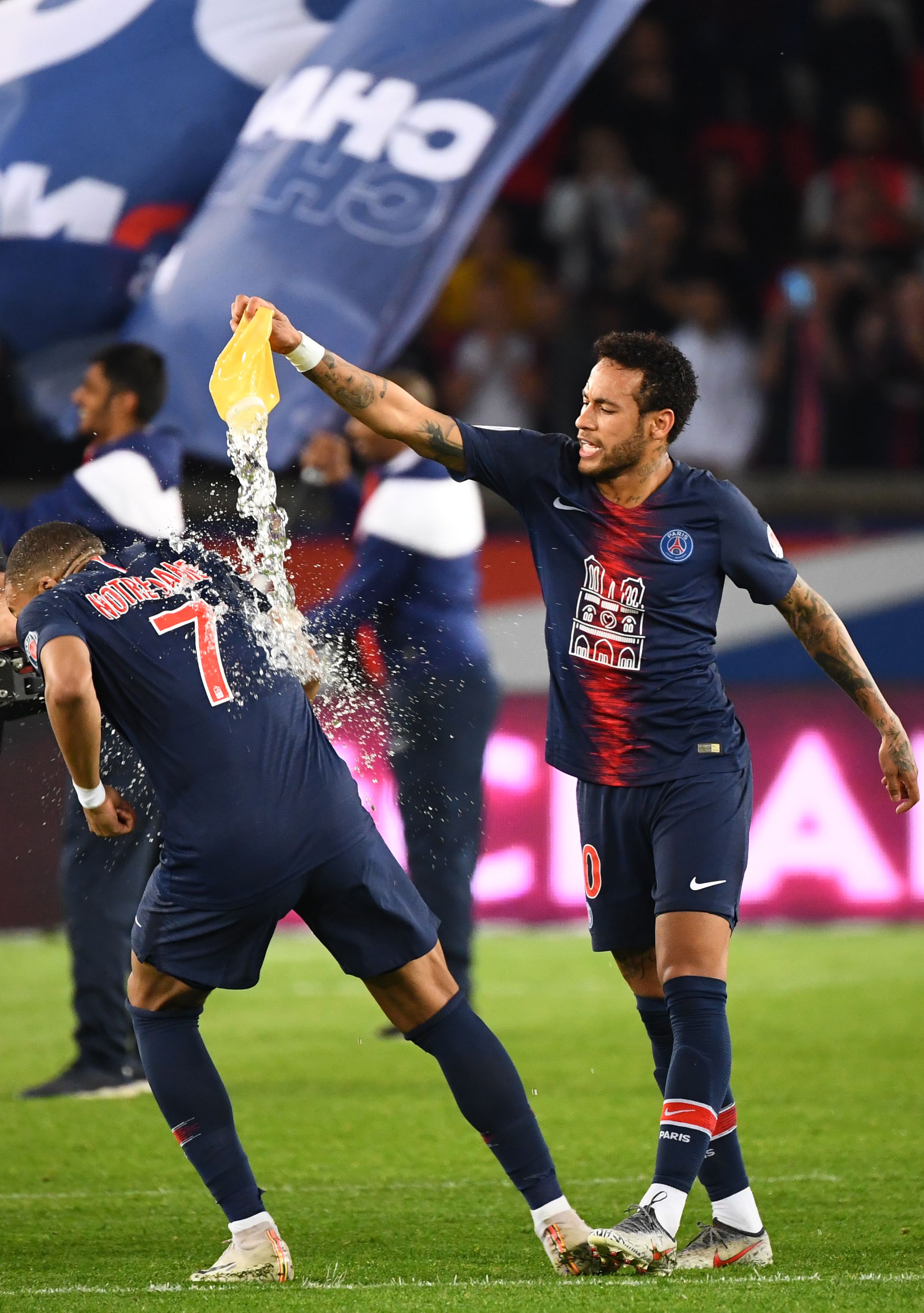 国家队教练下课风波频发（国家队帅位动荡连连）