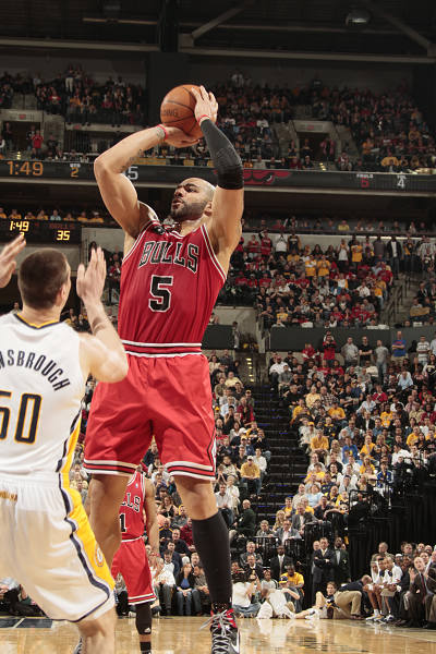 中规中矩！吉迪10中4&三分3中1 得到11分7篮板5助攻（表现平稳！吉迪10投4中、三分3投1中，拿下11分7篮板5助攻）