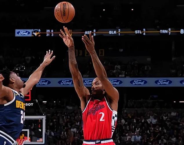 张琳芃个人中超第11冠，超越郑智独占中超历史夺冠次数第一（张琳芃收获个人第11座中超冠军，超越郑智独享历史夺冠次数榜首）