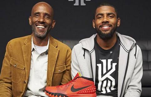 每体：法兰克福球迷有1000人无门票想混进场，被安保当时驱离（每体：约千名法兰克福球迷无票试图入场，已被安保当场驱离）