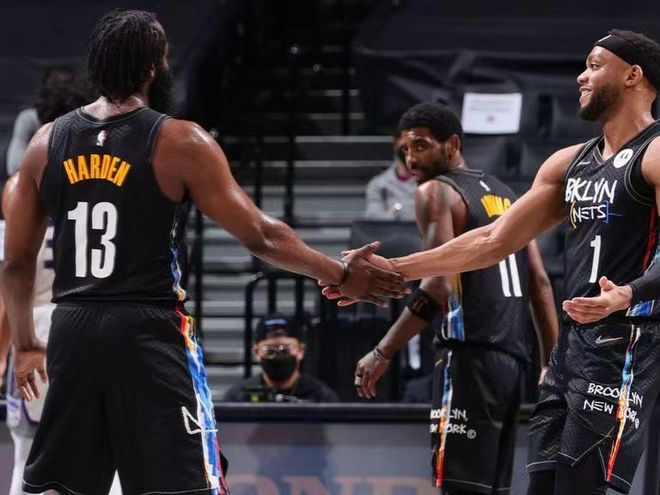 中超：武汉三镇2-0战胜上海申花（中超：武汉三镇2比0力克上海申花）