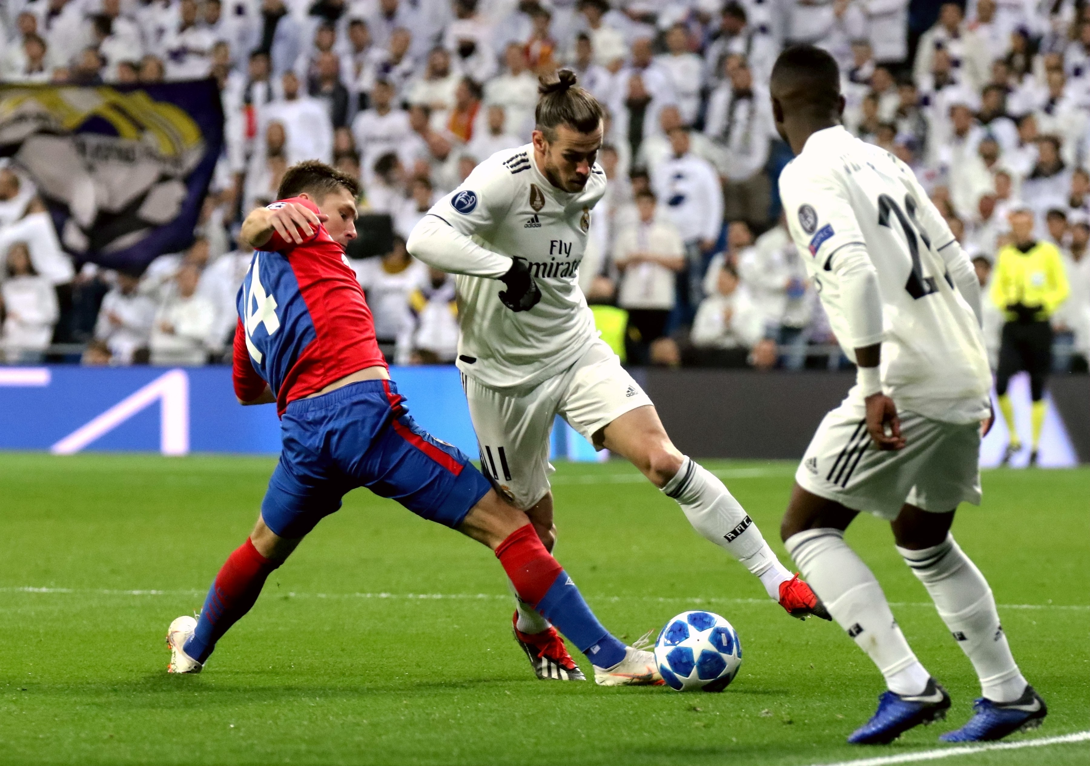 弗罗因德：对诺伊尔的未来我们并不着急；拜仁确实联系过安东尼（弗罗因德：不急于敲定诺伊尔未来；拜仁确与安东尼有过接触）