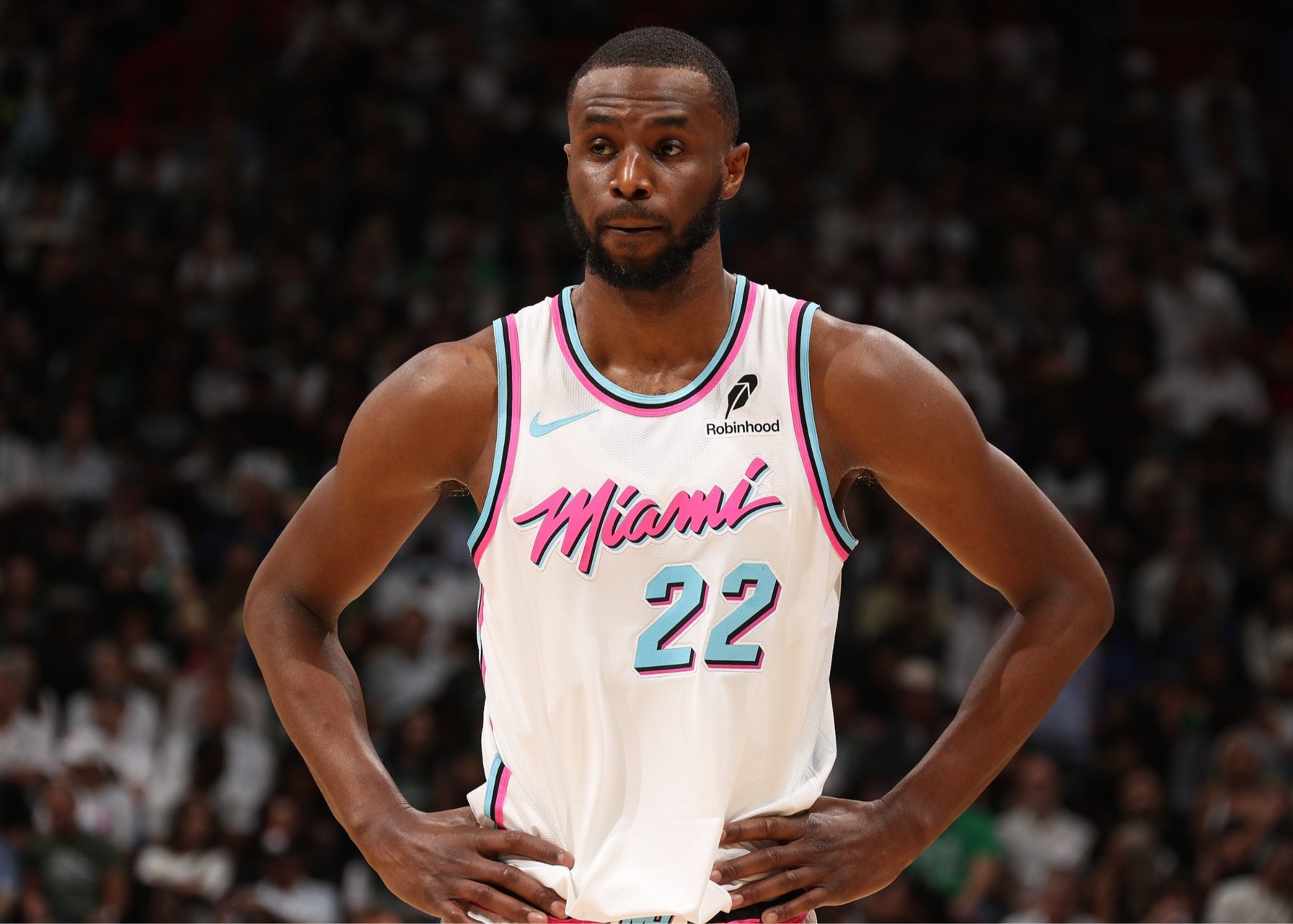 巴西甲战报：蒂亚戈屡神扑，帕尔梅拉斯0-0闷平维多利亚（巴甲战报：蒂亚戈高接低挡，帕尔梅拉斯与维多利亚互交白卷）