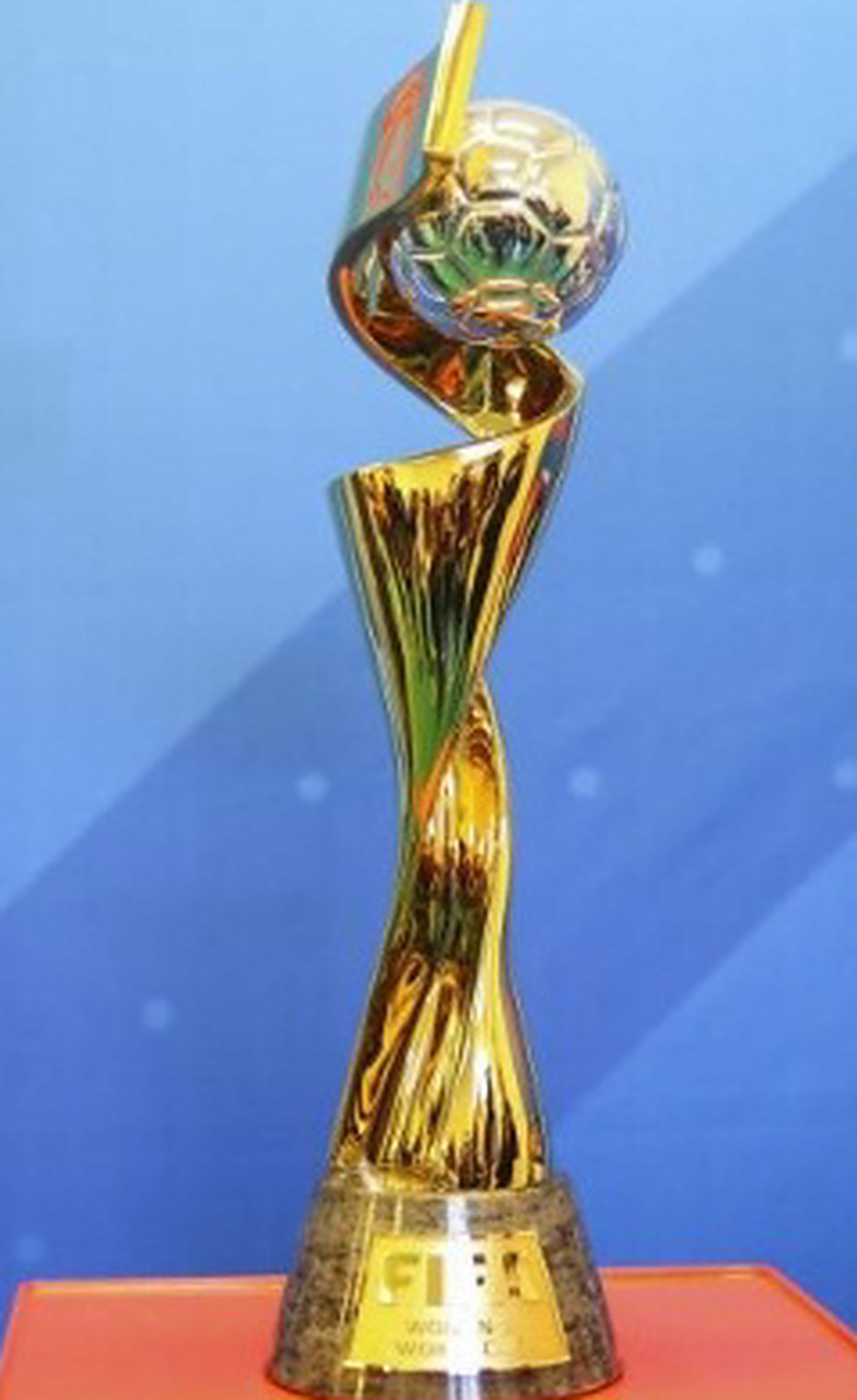 板凳发力！哈克斯替补9中5砍半场最高14分外加4板3助2断（替补火力全开！哈克斯9投5中半场拿下14分并贡献4板3助2断）