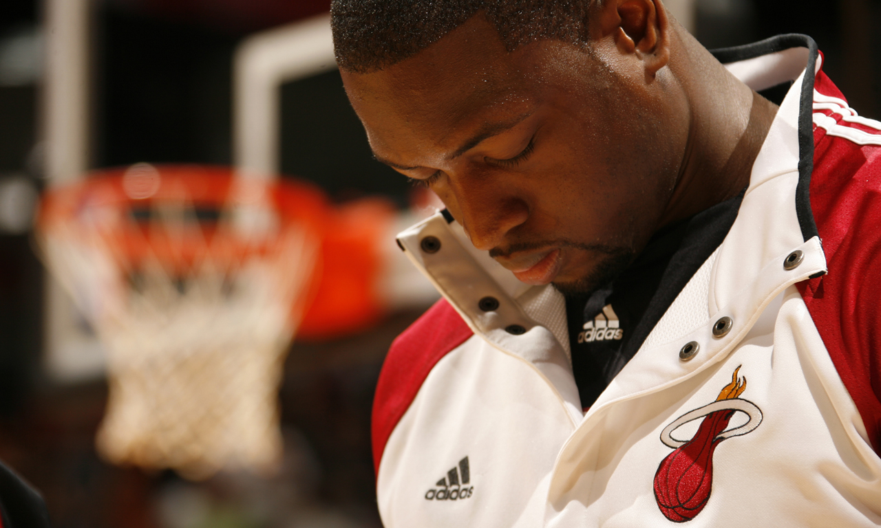 亚冠卡位生死战！布里兰主场无敌争出线，江原FC客场搏命追积分（亚冠关键卡位战：布里兰主场强势冲击出线，江原FC客场背水抢分）