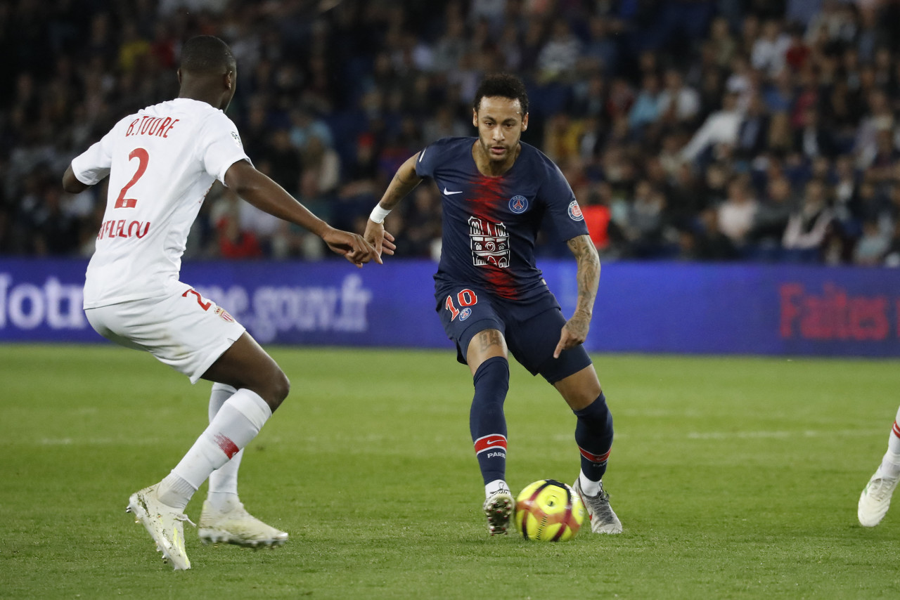 意甲第13轮纪律报告：阿莱格里对裁判出言不逊染红被停赛一场（意甲第13轮纪律通报：阿莱格里因对裁判言语不当吃红牌，禁赛一场）