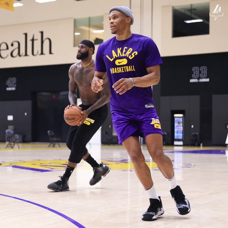 德转列中锋身价榜：哈兰德1.8亿欧居首，姆巴佩第二（德转中锋身价榜：哈兰德1.8亿欧领跑，姆巴佩居次）