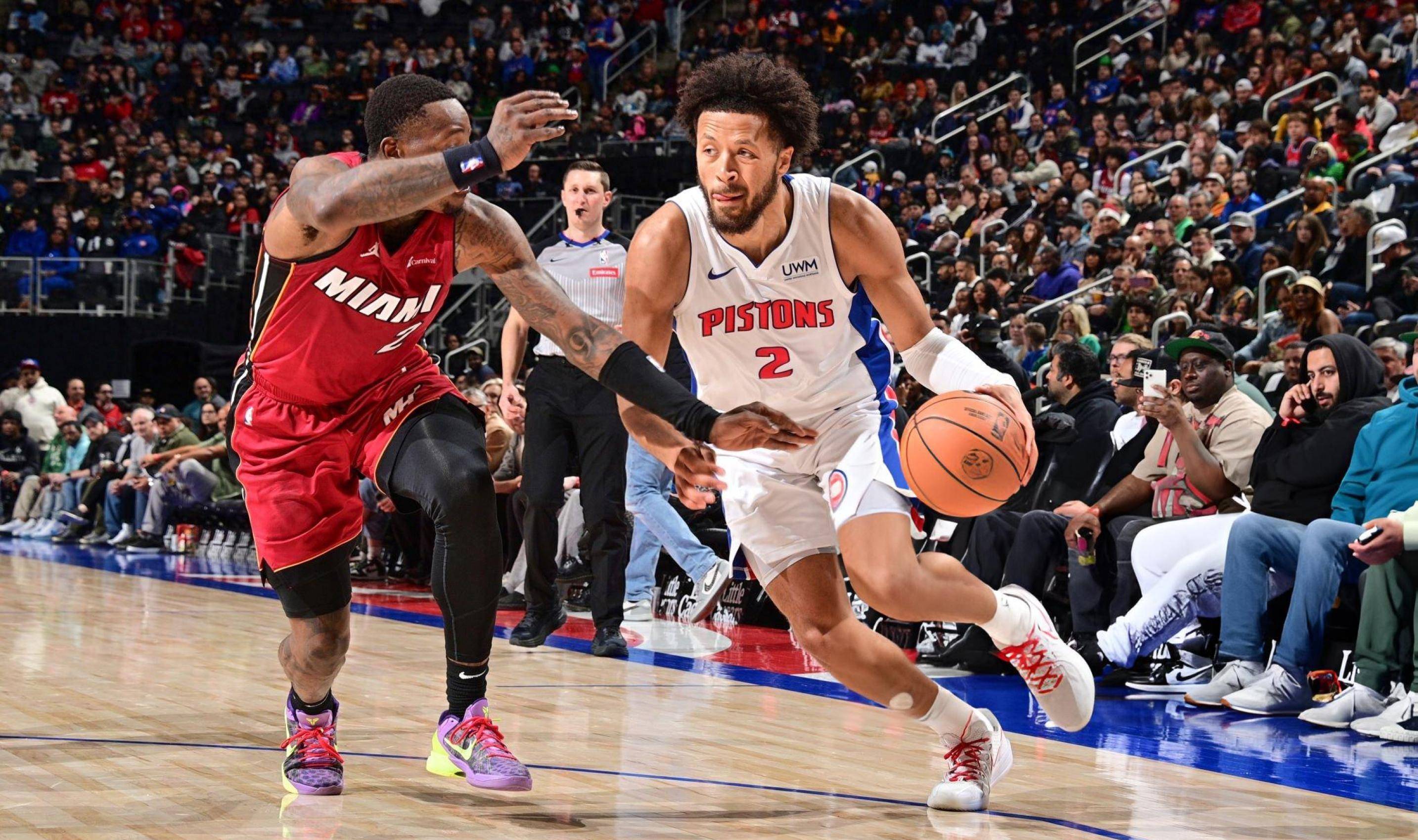 杜兰特连续得分，全队士气高涨（杜兰特火力全开，带动全队士气飙升）