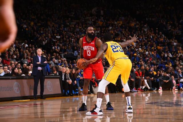 半场战报：比萨0-0克雷莫内塞（半场简报：比萨与克雷莫内塞战成0-0）