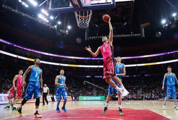 亚冠激战：柔佛VS上海海港，收官之战谁能笑傲？（亚冠终章：柔佛迎战上海海港，谁将笑到最后？）