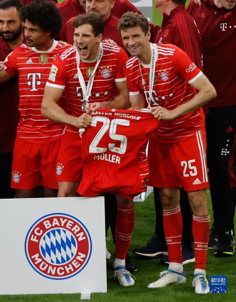 欧冠：巴黎客场2-1逆转曼联（欧冠：巴黎客场2-1翻盘曼联）