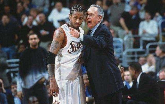 领衔声援加沙，巴斯克代表队和加泰代表队队长都来自皇家社会（巴斯克与加泰代表队队长同属皇家社会，领衔声援加沙）