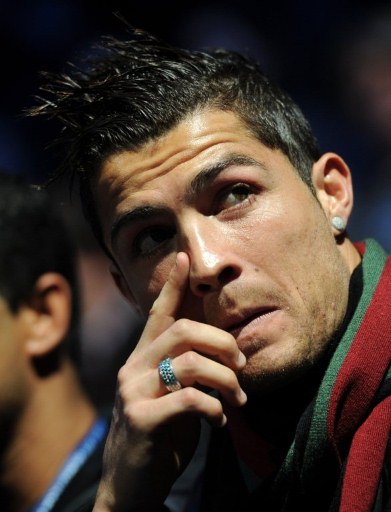 队报盘点明夏自由身球员：罗伯逊、于帕、本泽马、迈尼昂在列（队报梳理明夏自由球员名单：迈尼昂、本泽马、于帕、罗伯逊等在列）