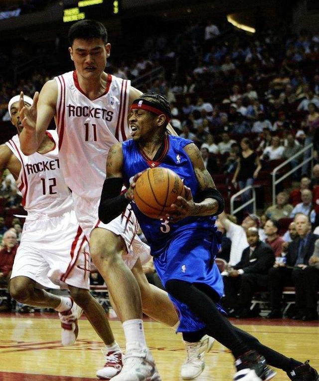 活久见，阿根廷杯决赛独立队主帅用脚绊倒对手拖延时间被罚下（阿根廷杯决赛罕见一幕：独立队主帅为拖时间伸脚绊人遭罚下）