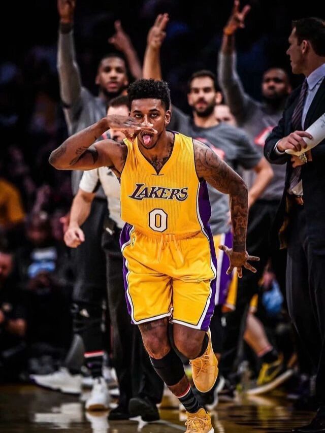 卡雷拉斯：我的位置是左边卫，但能适应教练在任何时候的要求（卡雷拉斯：主打左边卫，随时适应教练安排）