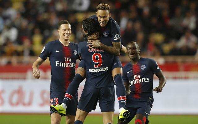 迪格雷戈里奥：库普踢左中卫？强大的球员能在任何位置上踢球（迪格雷戈里奥谈库普踢左中卫：强者能适应任何位置）