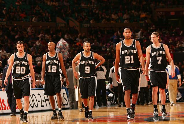 篮板王位置竞争激烈（篮板王宝座争夺白热化）