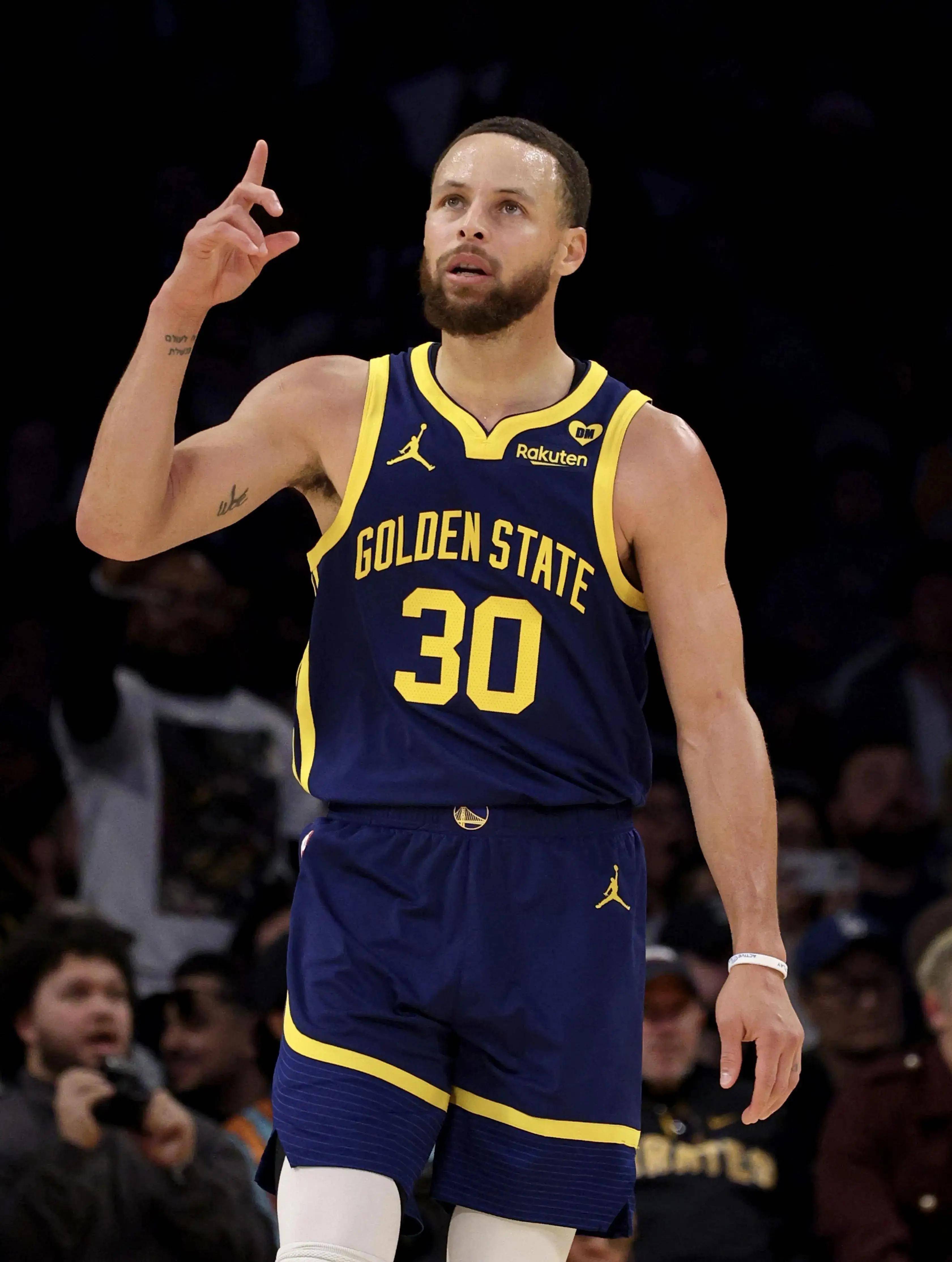 空砍35+17！浓眉：我甚至可以拿70分，但输球就毫无意义了（35+17仍难挽败局！浓眉：就算我砍下70分，输球也毫无意义）